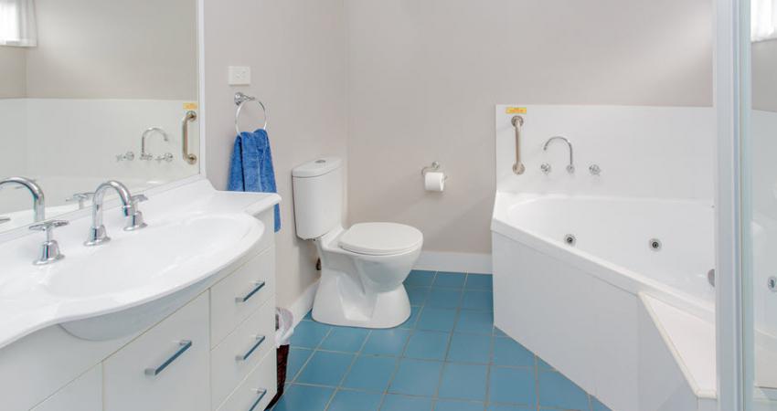 BIG4 Batemans Bay Waterfront Condo Spa 900px 17 13