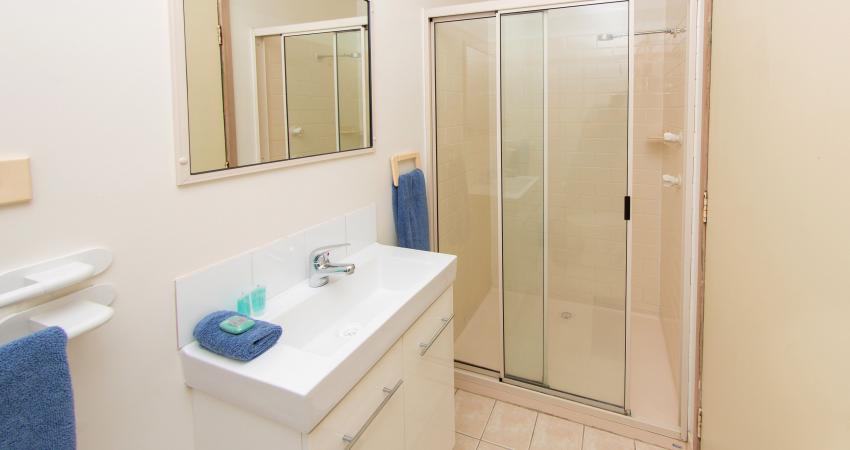 Batemans Bay Easts Cabin Ensuite3 1430
